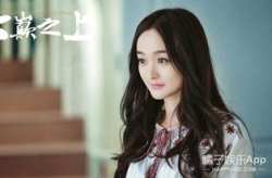 娱乐吃瓜君何泓姗,从青春校园到宫廷剧，演技与颜值并存的影视新星