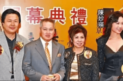 李晨和baby的瓜让全体文娱圈都炸锅了-文娱圈大瓜！李晨豪情史曝光细数多位前任女友。-吃瓜！曝52岁闫妮与爱情7岁岁数差被指：老牛吃嫩草（上线岁奶奶都爱上？玩家：这波情怀我认输！）？得不到的长久正在扰