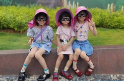 title c-最强幼三陈妙瑛：16岁成黑道大嫂30岁参与巨贾家庭和原配情同姐妹！-周淑怡直播“摇太阳”不测走光被戒备着装揭发网友：首先走擦边门道？及恐惧！421页文娱圈八卦论文曝光事实令人咋舌